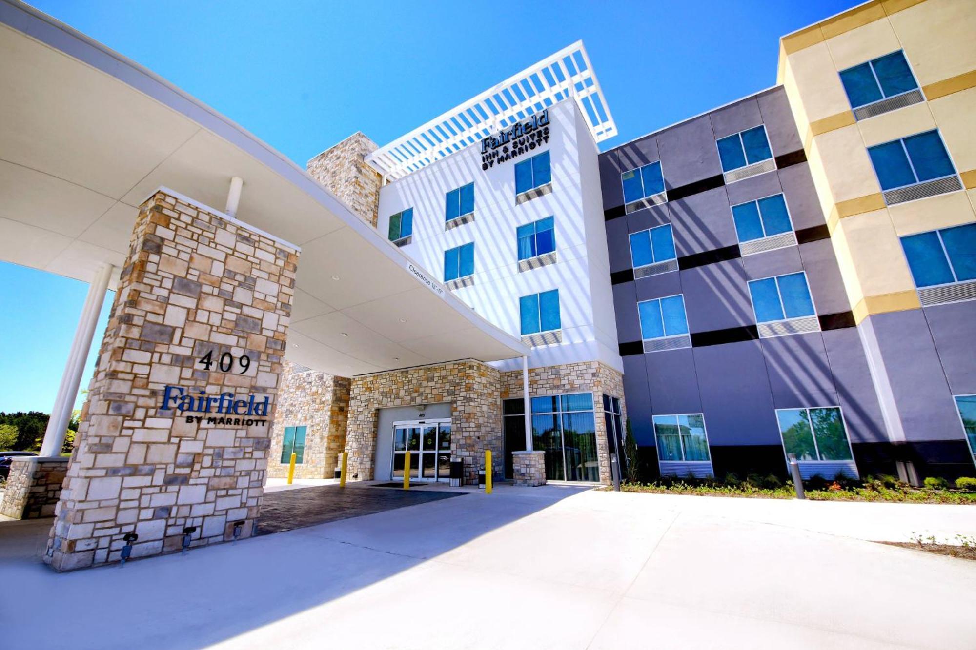 Fairfield Inn & Suites By Marriott Dallas Сидар-Хилл Экстерьер фото