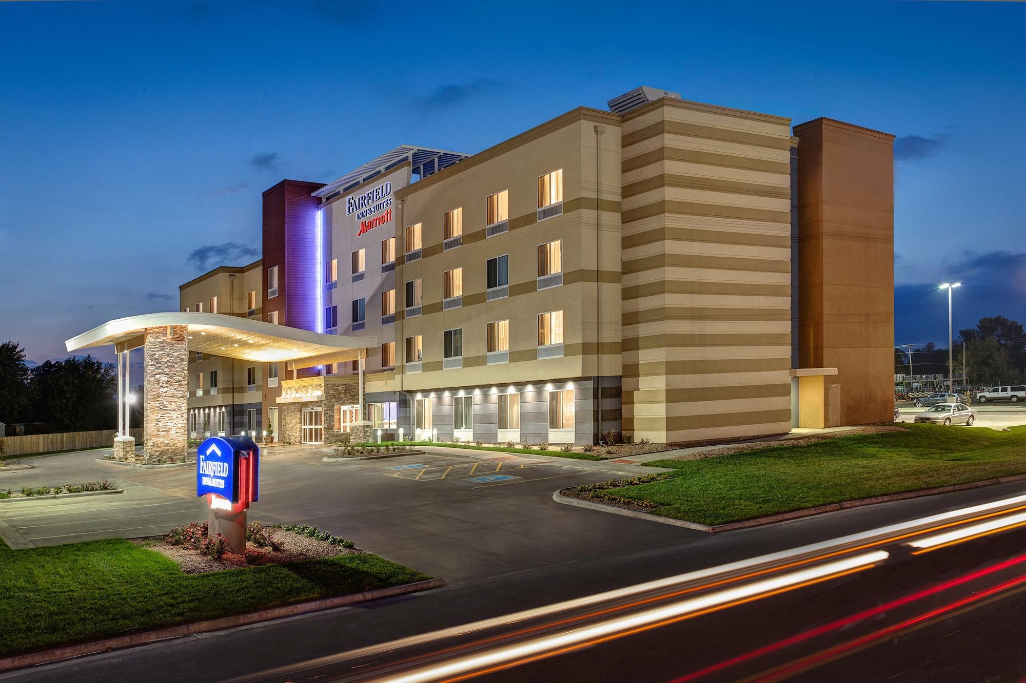 Fairfield Inn & Suites By Marriott Dallas Сидар-Хилл Экстерьер фото